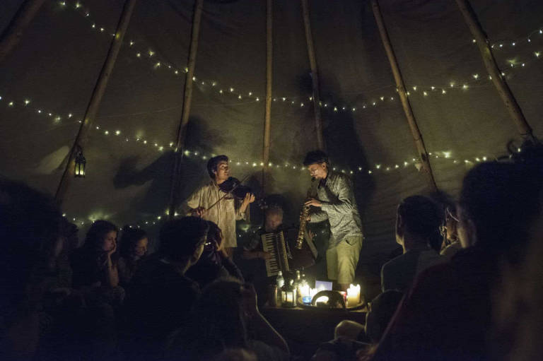 Knockengorroch - Other Stages - Sink performing in the acoustic tipi